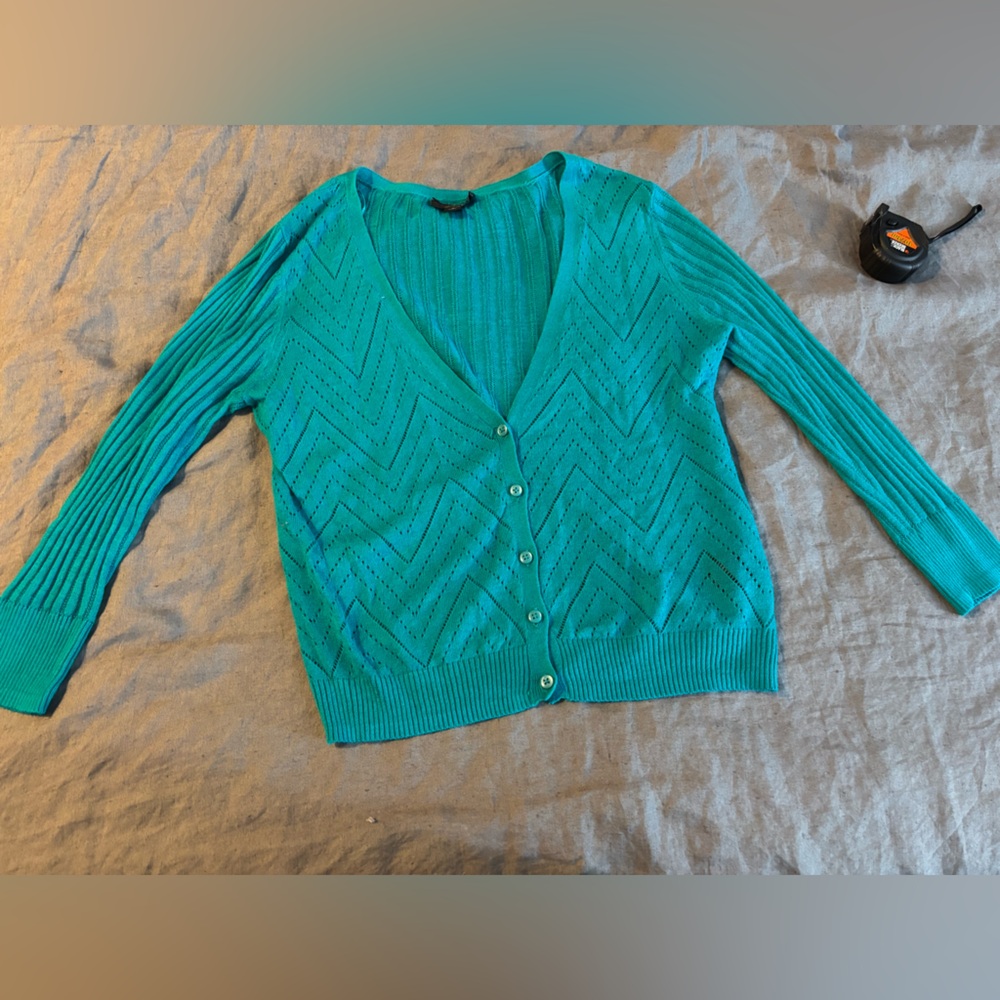 Women’s 3/4 sleeve short sweater size M
